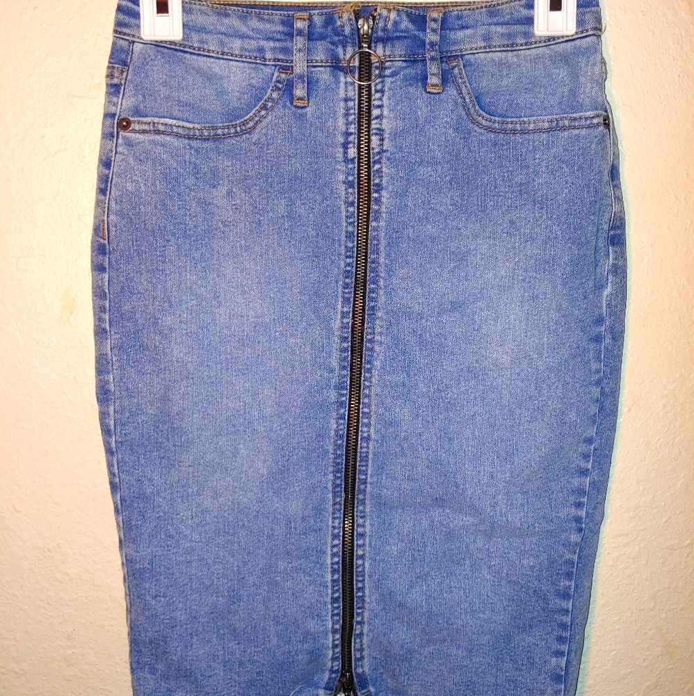 Denim full front zip-up pencil skirt